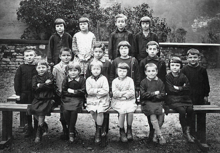 [Photographie de classe 1930]
